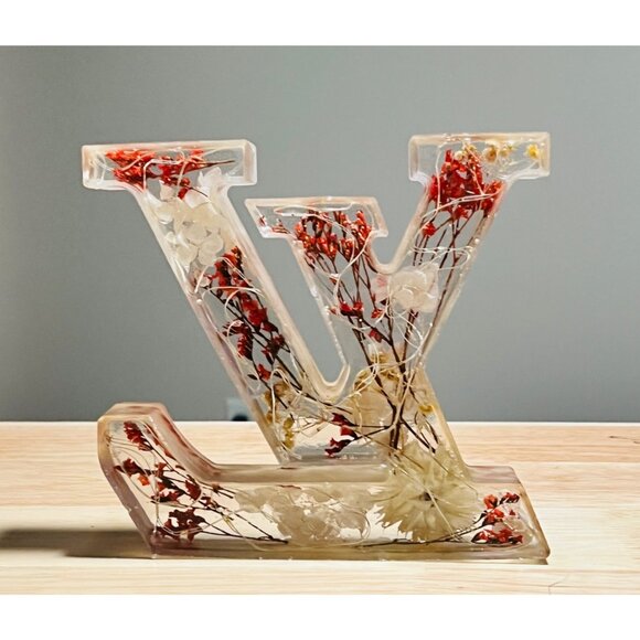 Decorative Resin Letter "LV" With Preserved Red & White Flowers - Picture 4 of 5